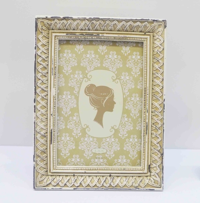 4×6 Inch Golden Vintage Resin Photo Frame" – Handmade Embossed Tabletop Frame, European Luxury Decor Picture Frame