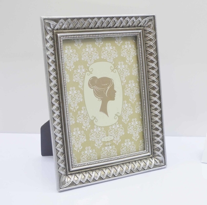 4×6 Inch Golden Vintage Resin Photo Frame" – Handmade Embossed Tabletop Frame, European Luxury Decor Picture Frame