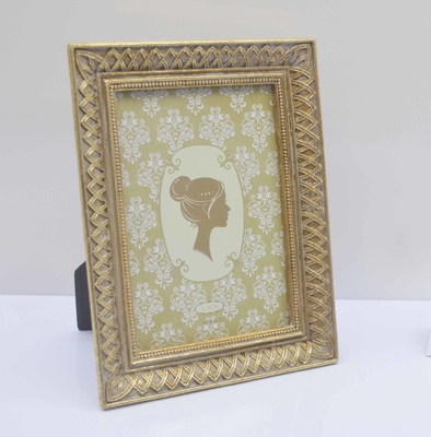 4×6 Inch Golden Vintage Resin Photo Frame" – Handmade Embossed Tabletop Frame, European Luxury Decor Picture Frame