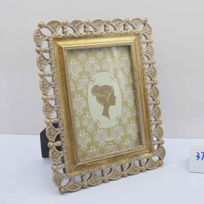 4×6 Inch Handcrafted Vintage Frame with Tarnish-Resistant Gold Trim - Museum-Quality Display