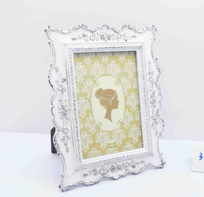 4×6 Inch BPA-free Resin Frame with 3D Animal Motifs - Baby's First Photo Display