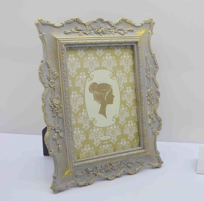 4×6 Inch BPA-free Resin Frame with 3D Animal Motifs - Baby's First Photo Display