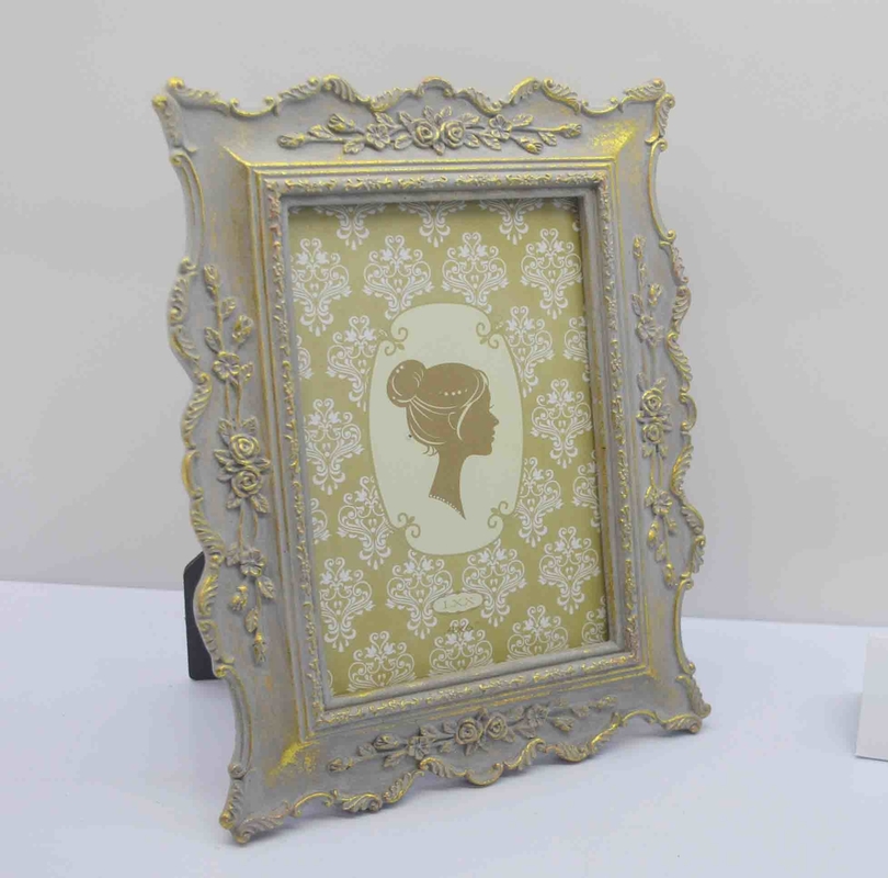 4×6 Inch BPA-free Resin Frame with 3D Animal Motifs - Baby's First Photo Display
